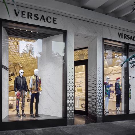 borsa versace appena uscita a miami|Versace opens new store in Miami at Bal Harbour Shops .